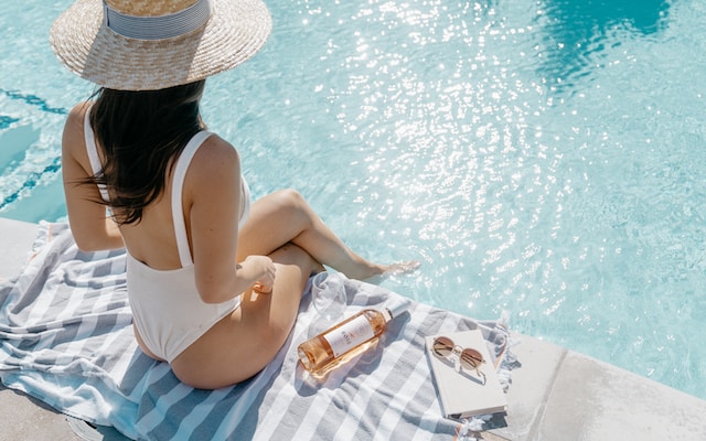 La joie de l'eau dans la piscine